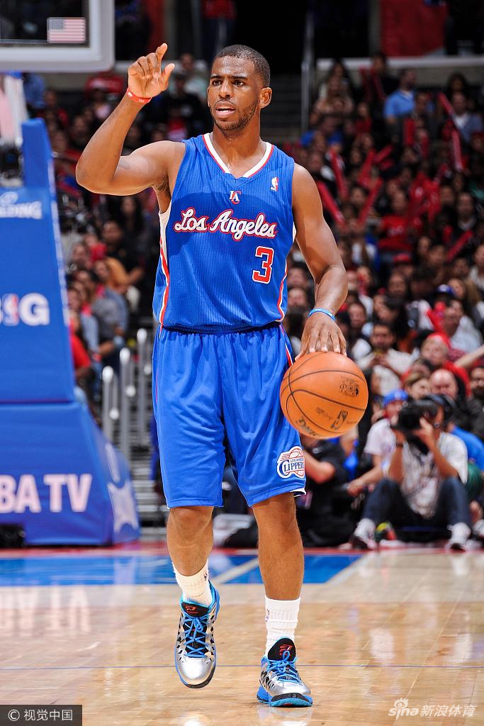 举足轻重的 举足轻重的